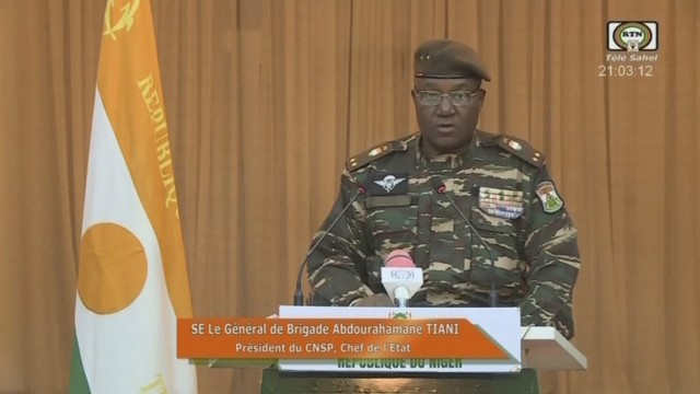 Neue Vermittlungsversuche: General Abdourahamane Tiani während seiner Ansprache im nationalen Fernsehen.