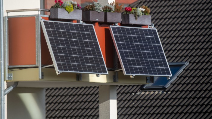 Sonnenenergie: Solarmodule für ein sogenanntes Balkonkraftwerk: Die Anschaffung rechnet sich schon nach gut fünf Jahren.