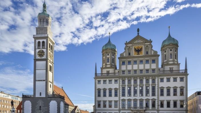 Ausstellung im Maximilianmuseum: Das von Elias Holl gebaute Rathaus und der Perlachturm.
