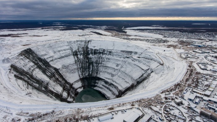 Geowissenschaften: Die Kimberlit-Mine Mir in Sibirien gleicht einem gigantischen Trichter.