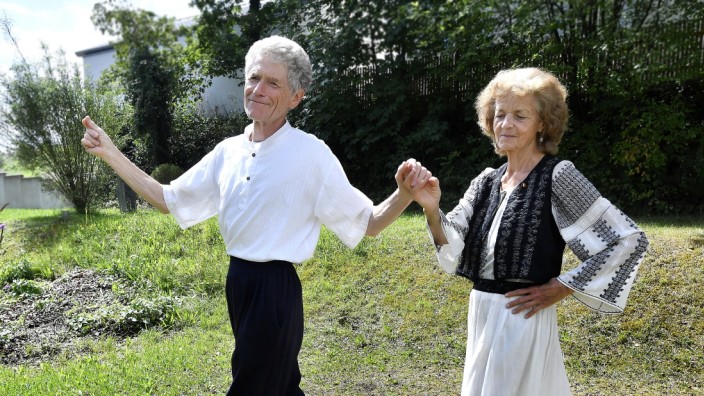 Feldafing: Giorgio Zankl und seine Frau Teresa Emilian harmonieren auch auf unebenem Untergrund.
