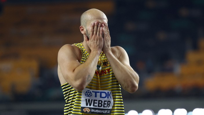 Leichtathletik-Weltmeisterschaften: Dahin fliegt die letzte Hoffnung: Julian Webers Speer landet bei 85,79 Metern.