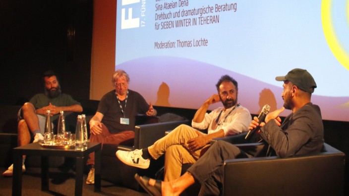Fünfseen-Filmfestival: Sina Ataeian Dena, Moderator Thomas Lochte, Behrooz Karamizade und Arman T. Riahi (von links) diskutieren über die Kunstfreiheit in Iran.