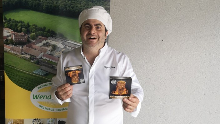 SZ-Serie "Ein Anruf bei...": Turgut Tünay, 43, ist Koch und Küchenchef - und stellt nebenbei Döner aus der Dose her.