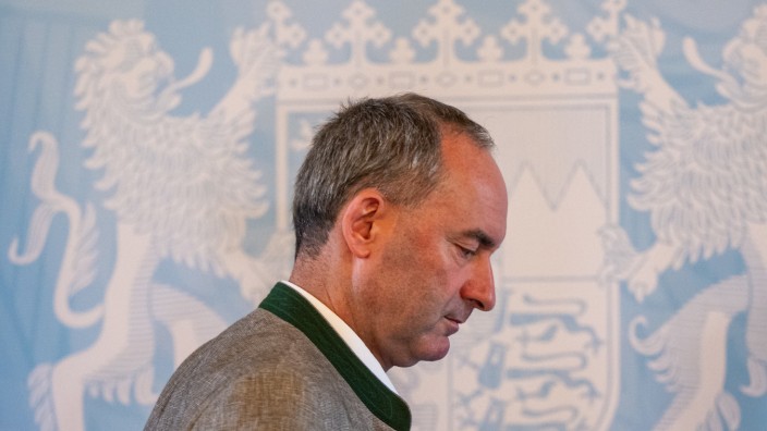 Affäre um Hubert Aiwanger: Der stellvertretende bayerische Ministerpräsident Hubert Aiwanger will keine Einzelfragen zu seiner Schulzeit beantworten.