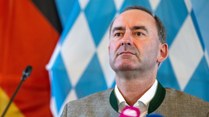 Flugblatt-Affäre: Hubert Aiwanger während seiner Erklärung im bayerischen Wirtschaftsministerium am Donnerstag.