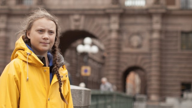 Die Münchner VHS startet mit ambitioniertem Programm in den Herbst: In seinem dokumentarischen Porträt "I am Greta" (Schweden 2020) erzählt Nathan Grossmann die Geschichte der jungen Klimaaktivistin Greta Thunberg auf ihrem Weg zur Berühmtheit mit globalem Einfluss.