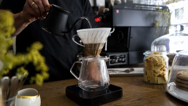 Gangundgäbe: Der Filterkaffee kommt nicht aus der Maschine, sondern aus dem Glasfilter.