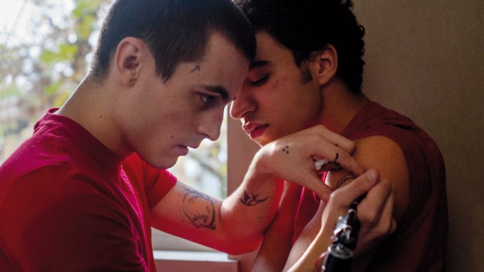 Kino in München: In "Le paradis" verlieben sich zwei junge Männer in einer Jugendstrafanstalt ineinander.