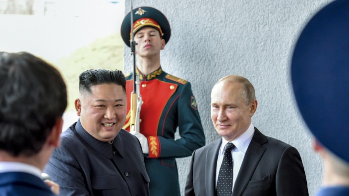Nordkorea und Russland: Kommt er tatsächlich wieder? Kim Jong-un 2019 in Wladiwostok mit Wladimir Putin. Es war die letzte richtige Auslandsreise des nordkoreanischen Machthabers.