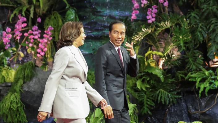 Südostasien: US-Vizepräsidentin Kamala Harris mit dem indonesischen Präsidenten Joko Widodo beim Asean-Treffen in Jakarta.