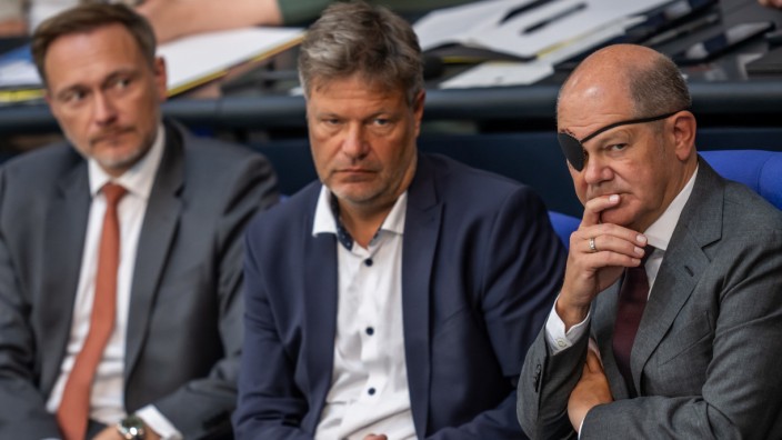 Bundesregierung: Christian Lindner, Robert Habeck und Olaf Scholz im Deutschen Bundestag