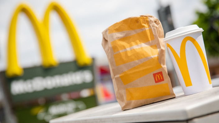 Tübingen: McDonald's wehrt sich gegen die Tübinger Verpackungssteuer auf Einwegbecher und Essensverpackungen.