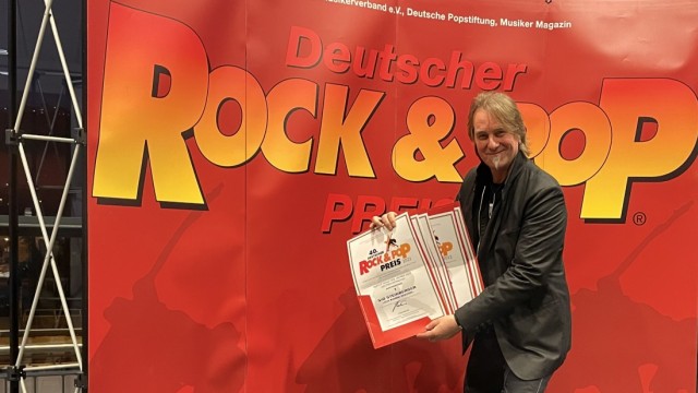 Sänger mit Botschaft: Sio Steinberger räumte beim 40. Deutschen Rock- und Pop-Preis richtig ab. Er gewann in sieben verschiedenen Kategorien, darunter die Hauptkategorien Bester Sänger und Bester Singer-Songwriter.
