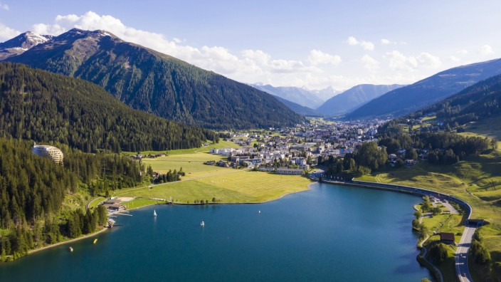 Schweiz: Schätzungsweise 3000 jüdisch-orthodoxe Touristen verbringen ihren Sommer in Davos.