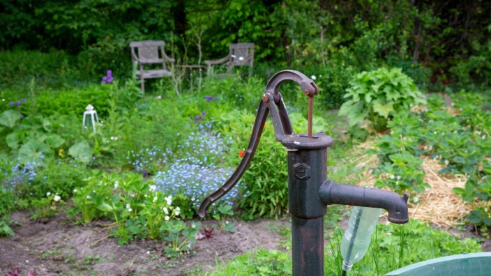 Gießen Brunnen Garten Trockenheit