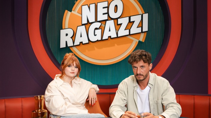 Talkshow "Neo Ragazzi": Gute Party? Sophie Passmann und Tommi Schmitt in ihrer neuen Talkshow.