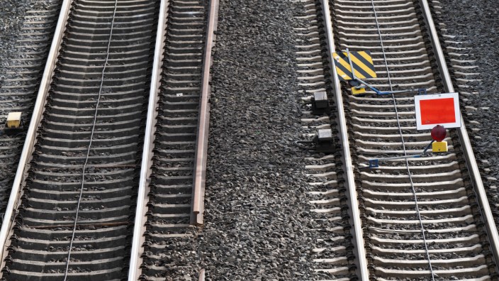 Sanierungsplan bis 2030: Ruhe am Gleis: Die Bahn ändert ihre Strategie und sperrt für die Grundsanierung ganze Strecken.