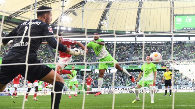 4. Spieltag der Bundesliga: Er schon wieder: Robin Gosens gelingt per Kopf das zwischenzeitliche 1:1 für Union in Wolfsburg.