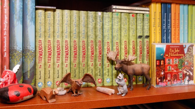 Kinderbücher aus dem Fünfseenland: Die "Tierwandler"-Reihe nimmt inzwischen fast ein ganzes Regalbrett ein.