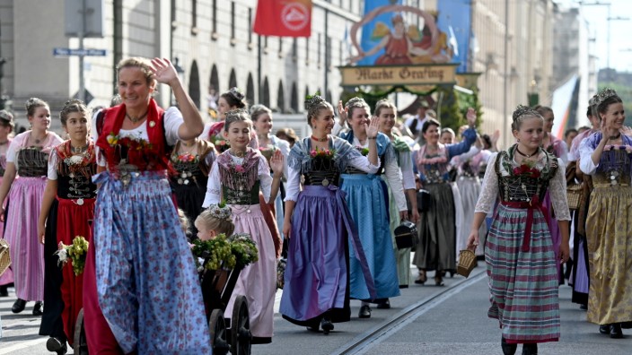 Oktoberfest: Der Verein der Grafinger Bürgerinnen hat sich der Erhaltung historischer Trachten verschrieben.