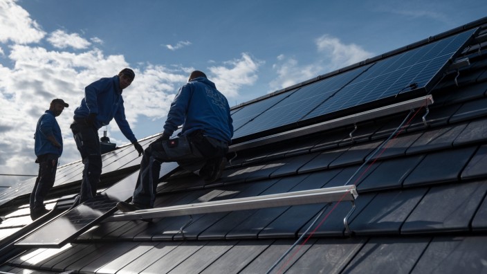 Energiewende: Damit die Politik einen besseren Überblick hat, könnten Photovoltaikanlagen auf Hausdächern in ein Projektregister einfließen, sobald sie errichtet werden.