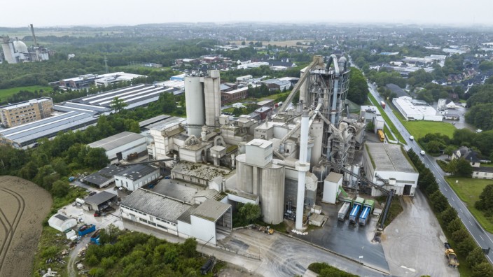 Klimaschutz: Die Phoenix Zementwerke im nordrhein-westfälischen Beckum: Das Unternehmen sieht in Carbon Capture eine wirtschaftliche Notwendigkeit.