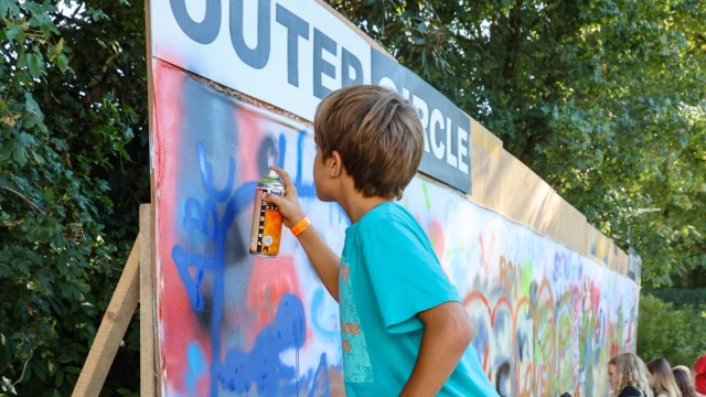 Kultur in Dachau: An Graffiti-Wänden kann man sich mit bunten Sprühdosen ausprobieren.