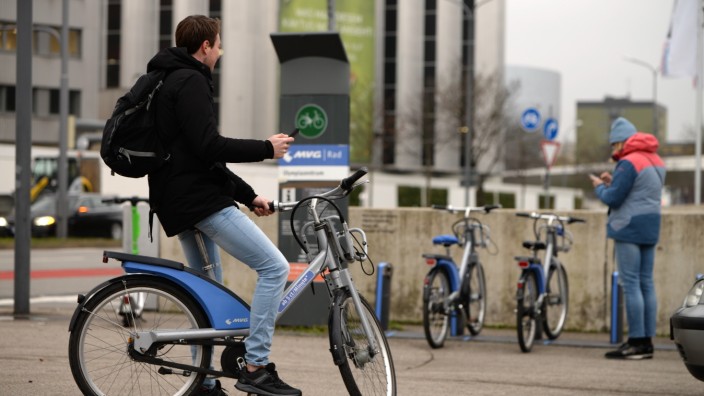 Mobilität: Das System der MVG-Leihräder, hier eine Station am Münchner Olympiazentrum, läuft Anfang 2025 ab. Dann soll es neu ausgeschrieben und möglichst auf den gesamten MVV-Raum ausgedehnt werden.