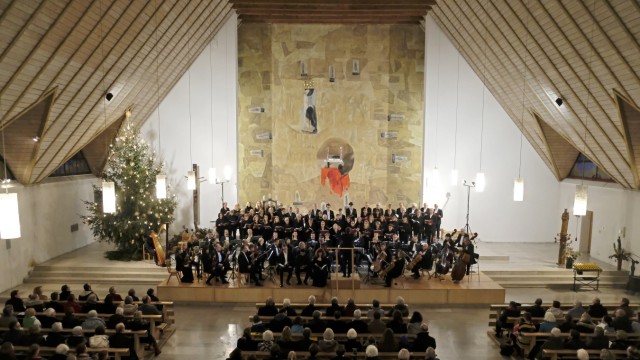 Kirchenimmobilien: Wegen ihrer Akustik wird die Kirche gern für Konzerte genutzt (hier das Vokal-Ensemble Icking).