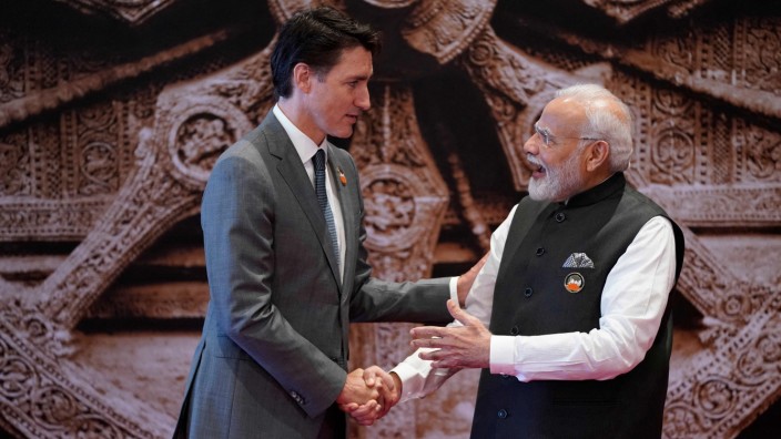 Indien und Kanada: Scheinbar ungetrübt vom Ärger beider Seiten über den Umgang mit kanadischen Sikhs: die Premierminister Modi (re.) und Trudeau beim G-20-Gipfel in Delhi am 9. September.