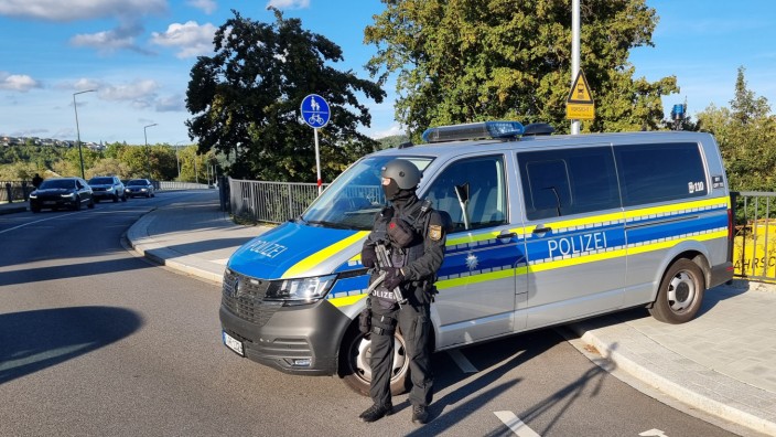 Niederbayern: Ein 33-Jähriger mit Schusswaffe hat in Kelheim einen Großeinsatz der Polizei ausgelöst. Der Mann wurde von Spezialkräften festgenommen.
