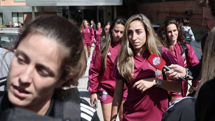 Rubiales-Skandal: Die spanischen Spielerinnen nach dem Treffen mit ihrer neuen Trainerin.