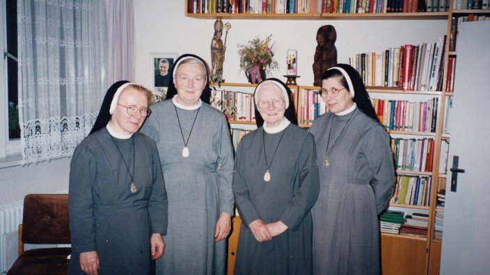 Gröbenzell: Schwester Lidwina Keller (rechts) blickt auf ihr Lebenswerk zurück