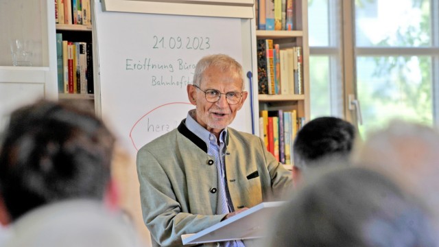 Umzug: Hans Starke, Vorsitzender des Vereins "Füreinander", hat entscheidenden Anteil an der Eröffnung des neuen Bürgertreffpunkts.