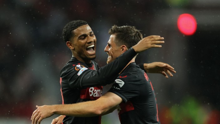 Europa League: Torschützen unter sich: Jonas Hofmann (rechts) und Amine Adli trafen für Leverkusen zum Europa-League-Auftakt.