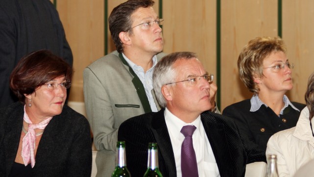 Landtagswahl im Landkreis Ebersberg: Nacht der langen Gesichter: Christa Stewens, Thomas Huber, Walter Brilmayer und Monika Hohlmeier sind fassungslos über das schlechte Abschneiden der CSU bei der Wahl 2008.