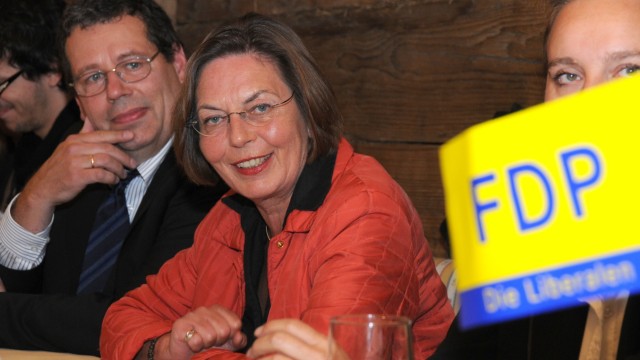 Landtagswahl im Landkreis Ebersberg: Gut lachen hatte bei der Wahl 2008 Renate Will, die Baldhamerin zog für die FDP in den Landtag ein. Für den liberalen Direktkandidaten Thomas Fickenwirth (links) wurde es indes nichts mit dem Mandat.