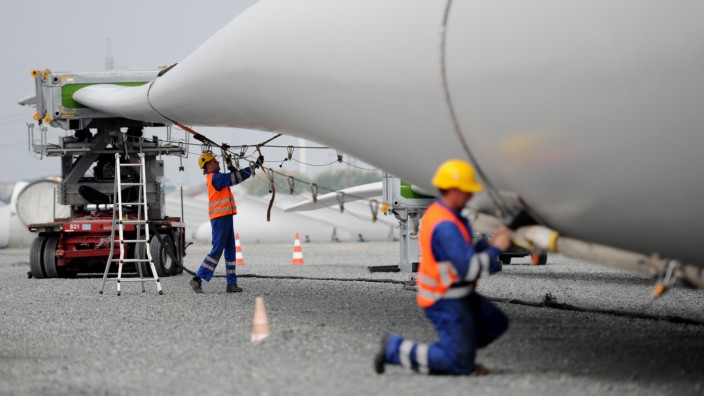 Windenergie: Eine Turbine von Siemens Gamesa wird im dänischen Esbjerg für den Transport auf eine Windenergieanlage im Meer vorbereitet.