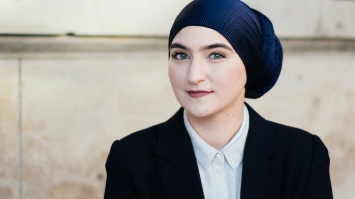 Menschenrechte: Die Religionswissenschaftlerin Rabia Küçükşahin fragt: Woher möchte eine Schule wissen, ob eine Schülerin die Abaya aus religiösen und nicht aus bloß modischen Gründen trägt?