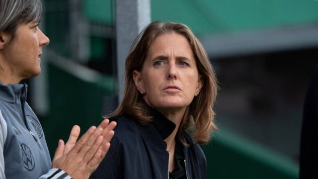 DFB-Frauen: Britta Carlson, 45, hat vorübergehend die Verantwortung für das Nationalteam übernommen, sagt aber zur Bundestrainer-Frage: "Ich würde mir eine Klarheit für alle wünschen."
