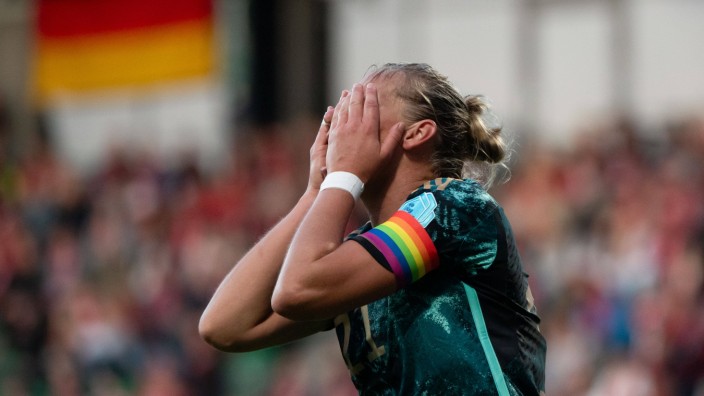 DFB-Frauen: "Wir müssen uns raffen, das ist uns bewusst", sagt DFB-Kapitänin Alexandra Popp. In der Nations League sind die Deutschen nach dem 0:2 gegen Dänemark Gruppenletzter.