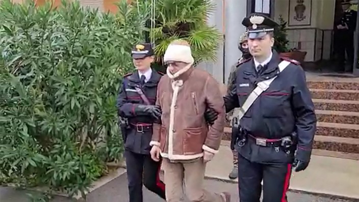Schwere Krebserkrankung: Mafia-Boss Matteo Messina Denaro bei seiner Festnahme im Januar.