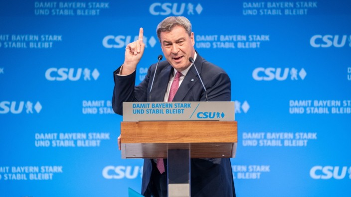 CSU-Parteitag: "Wir werden diese Wahl als Christlich-Soziale Union gewinnen", ruft Markus Söder, da wolle er "keine Zweifel lassen". Da hat er den Demoskopen etwas voraus.