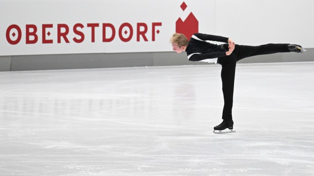 Eiskunstlauf in Oberstdorf: Punkesammler: Kai Jagoda erreicht zum Saisonbeginn fast sein persönliches Bestergebnis.