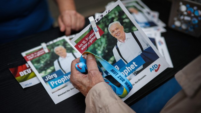 Thüringen: Wahlkampf-Material des AfD-Kandidaten Jörg Prophet in Nordhausen.