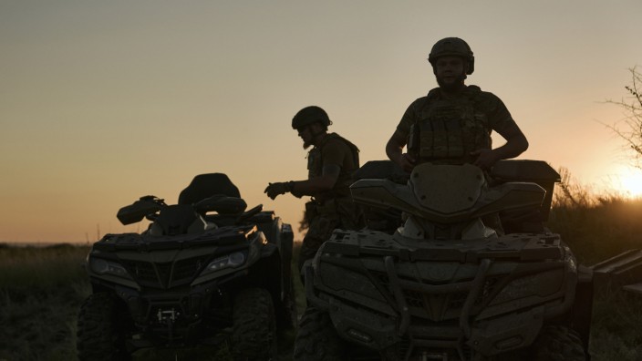 Leserbriefe: Wie umgehen mit ukrainischen Kriegsdienstverweigerern? Ein kontroverses Thema auch für SZ-Leser.