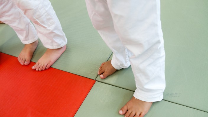Gröbenzell: Zwei Judokämpfer auf der Matte.
