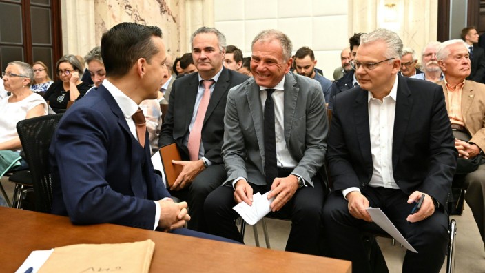 Österreich: Auch Fernsehjournalisten kamen zur Verhandlung in Wien - darunter Armin Wolf und Dieter Bornemann.