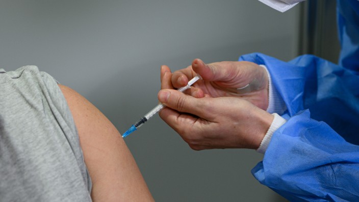 Erkältungswelle: Mit Beginn der Erkältungswelle ist wieder Zeit für Schutzimpfungen.